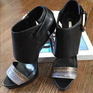 Report Signature Black Leather/Ombré Strap Sandal